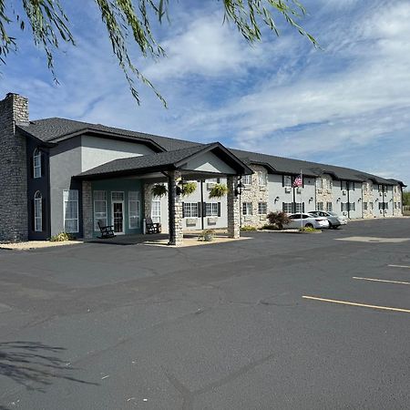 The Woodridge Inn Connersville Exterior foto