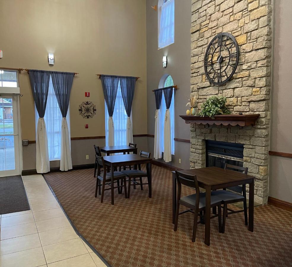 The Woodridge Inn Connersville Exterior foto